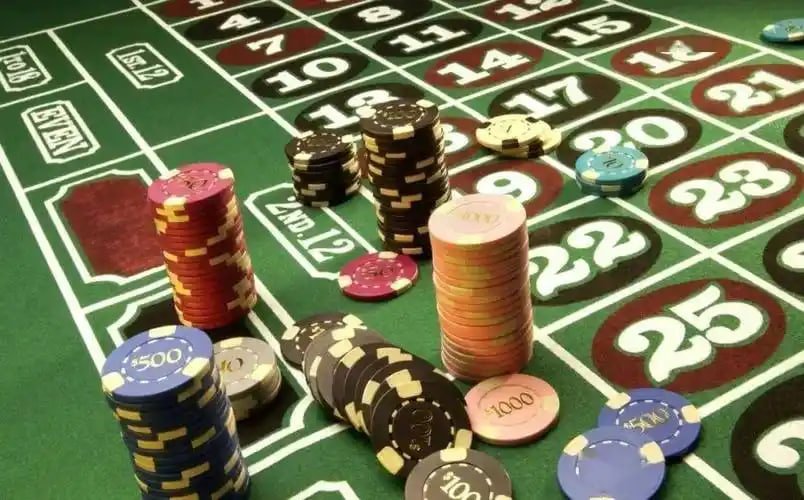 Simbol keamanan dan perlindungan data dalam konteks syarat layanan digital